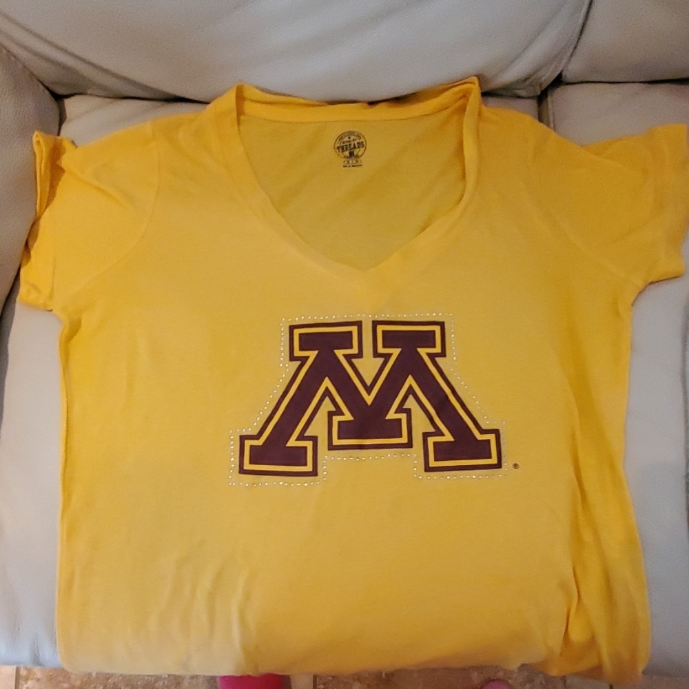 MN gophers t shirt
